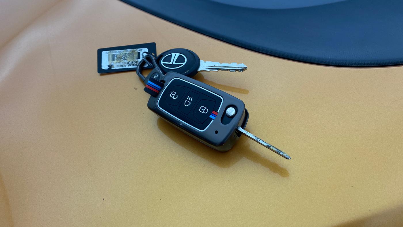 2016 Tata Tiago XT DIESEL, Diesel, Manual, 35,498 km, Key Close Up