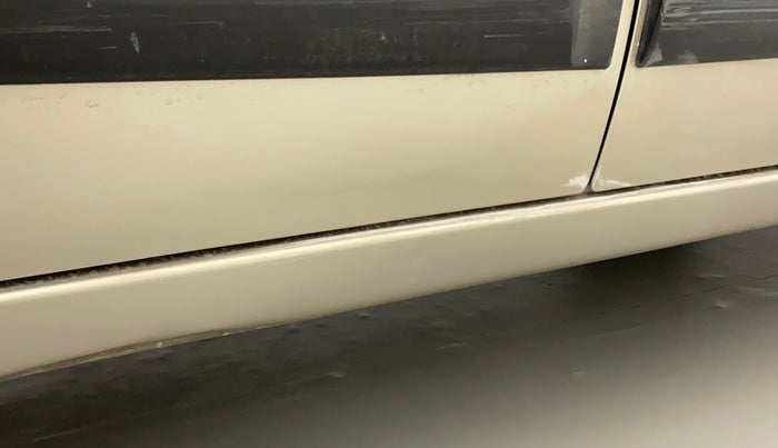 2013 Maruti Wagon R 1.0 VXI, Petrol, Manual, 33,996 km, Right running board - Minor scratches