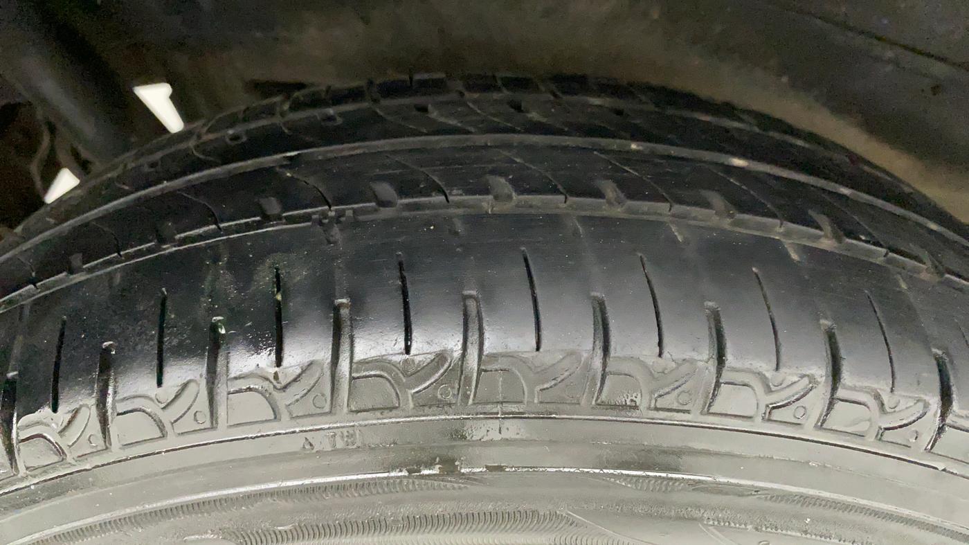 2013 Maruti Wagon R 1.0 VXI, Petrol, Manual, 33,996 km, Right Rear Tyre Tread