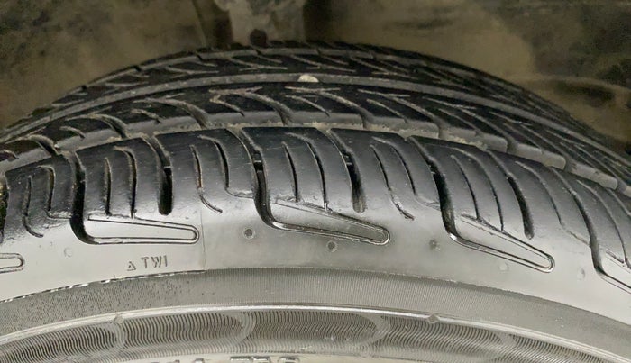 2013 Maruti Wagon R 1.0 VXI, Petrol, Manual, 33,996 km, Right Front Tyre Tread