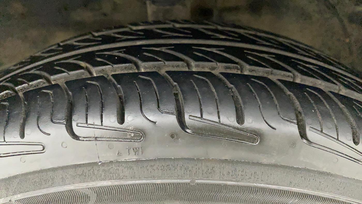 2013 Maruti Wagon R 1.0 VXI, Petrol, Manual, 33,996 km, Left Front Tyre Tread