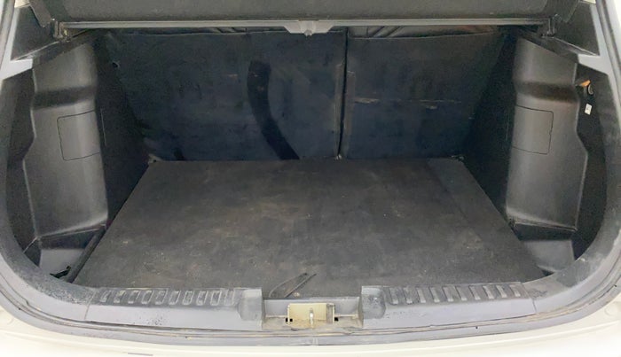 2019 Maruti Vitara Brezza ZDI AMT, Diesel, Automatic, 80,977 km, Boot Inside