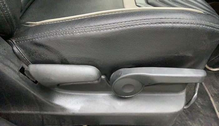 2019 Maruti Vitara Brezza ZDI AMT, Diesel, Automatic, 80,977 km, Driver Side Adjustment Panel