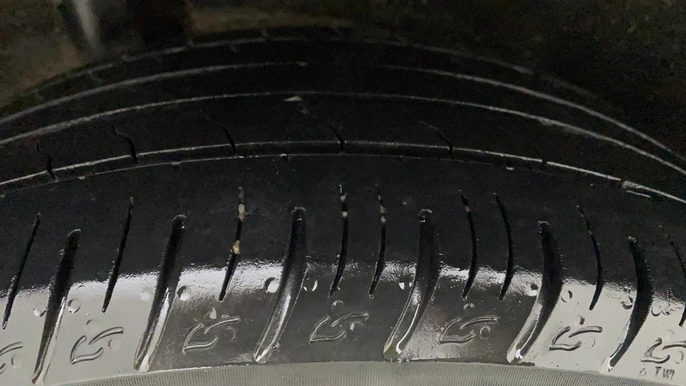 2019 Maruti Vitara Brezza ZDI AMT, Diesel, Automatic, 80,977 km, Right Rear Tyre Tread