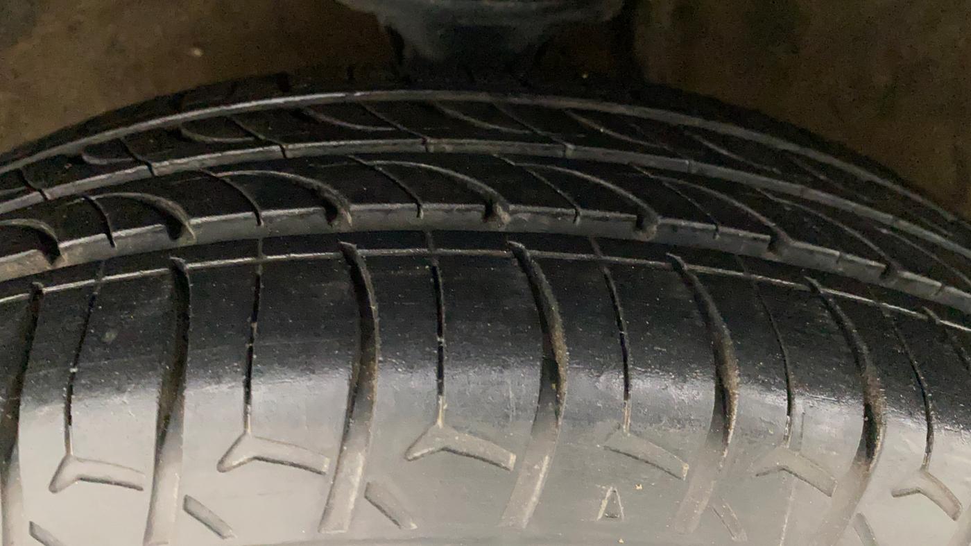 2019 Maruti Alto K10 VXI (O), Petrol, Manual, 41,396 km, Left Front Tyre Tread