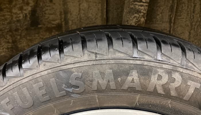 2024 Renault Kwid RXT 1.0, Petrol, Manual, 2,605 km, Left Rear Tyre Tread