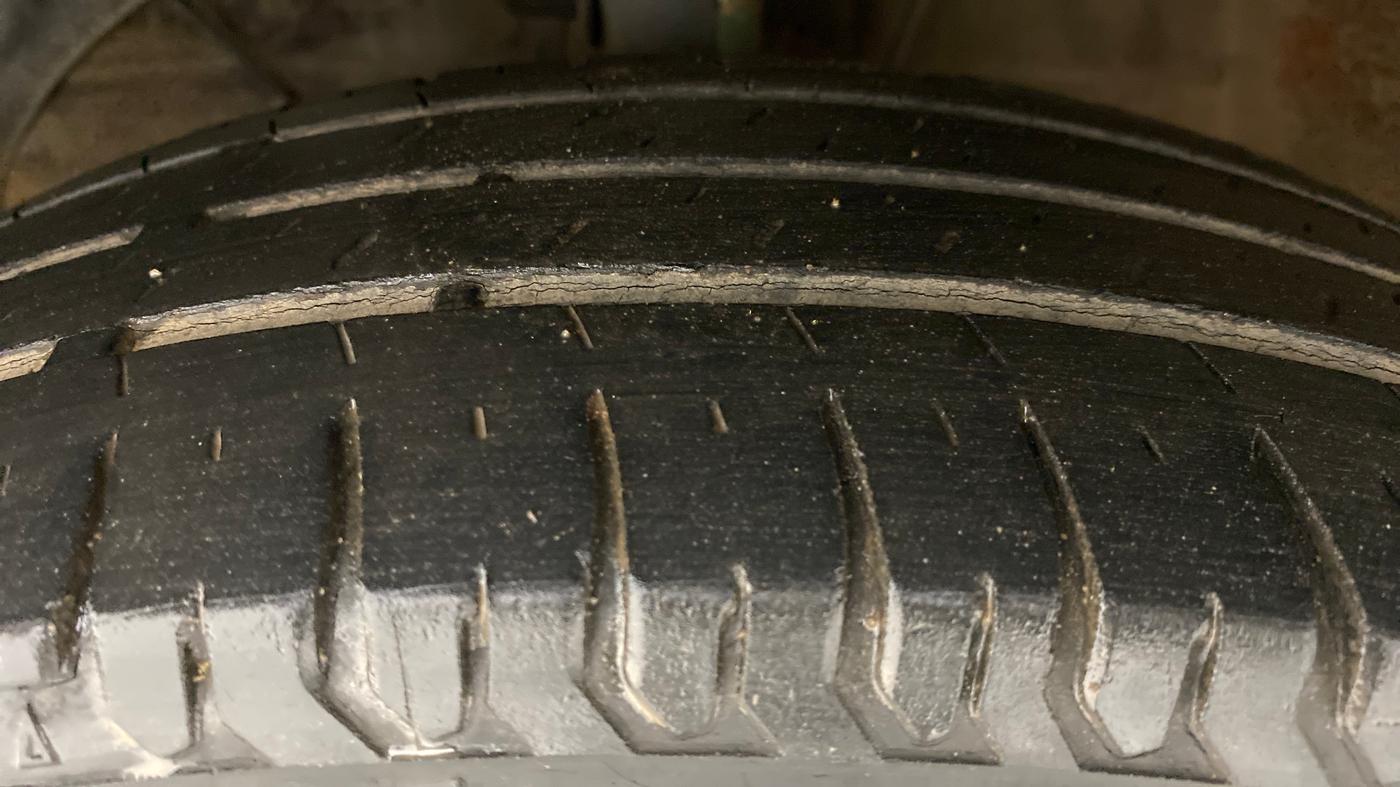 2017 Maruti Dzire VXI, Petrol, Manual, 67,756 km, Left Front Tyre Tread