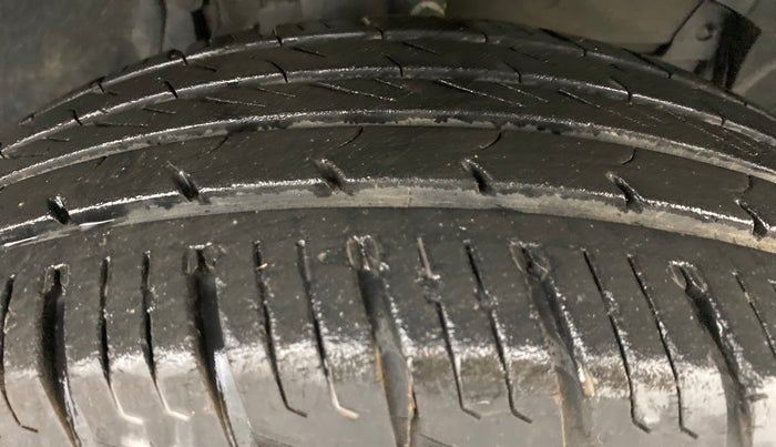 2016 Nissan Terrano XL P, Petrol, Manual, 19,844 km, Right Front Tyre Tread