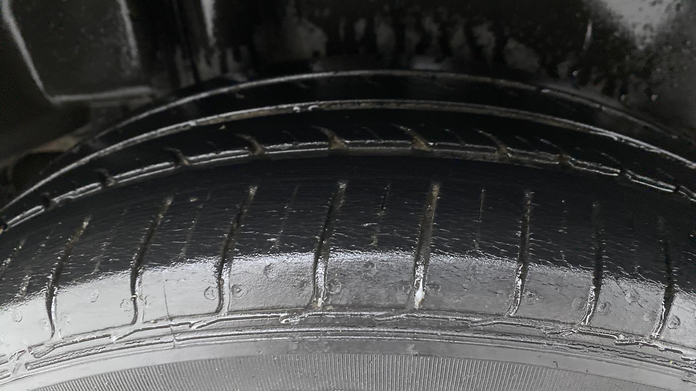 2016 Maruti Ciaz VXI, Petrol, Manual, 54,991 km, Right Rear Tyre Tread