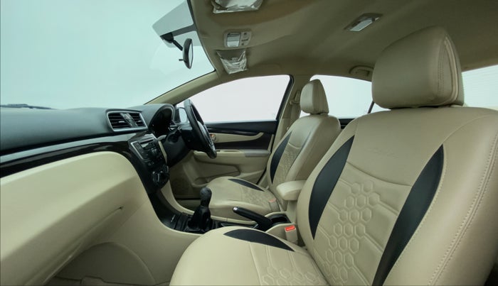 2016 Maruti Ciaz VXI, Petrol, Manual, 54,991 km, Right Side Front Door Cabin