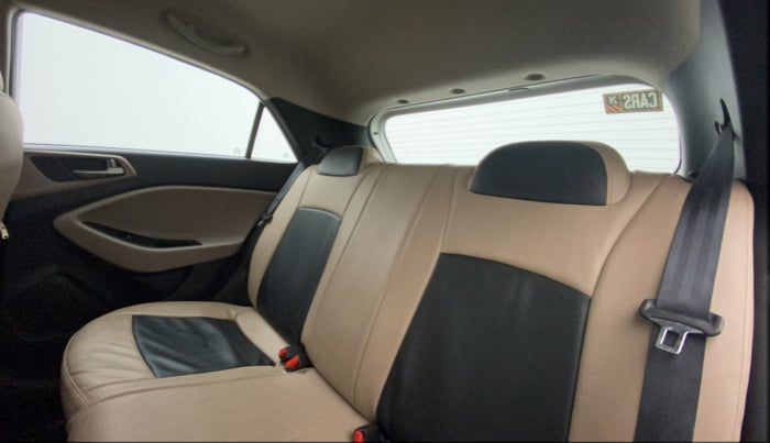 2016 Hyundai Elite i20 SPORTZ 1.2, Petrol, Manual, 26,479 km, Right Side Rear Door Cabin