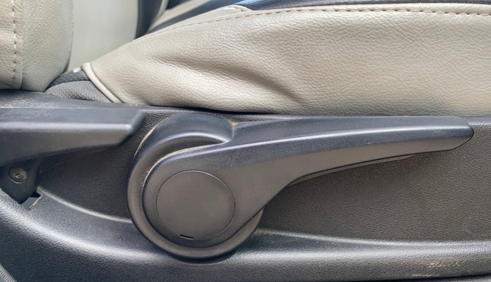 2018 Tata Tiago XZ PETROL, Petrol, Manual, 41,685 km, Driver Side Adjustment Panel