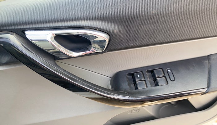 2018 Tata Tiago XZ PETROL, Petrol, Manual, 41,685 km, Driver Side Door Panels Control