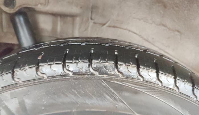 2016 Maruti Wagon R 1.0 LXI CNG, CNG, Manual, 55,792 km, Right Rear Tyre Tread
