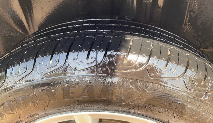 2017 Volkswagen Vento HIGHLINE PETROL AT, Petrol, Automatic, 86,755 km, Left Rear Tyre Tread