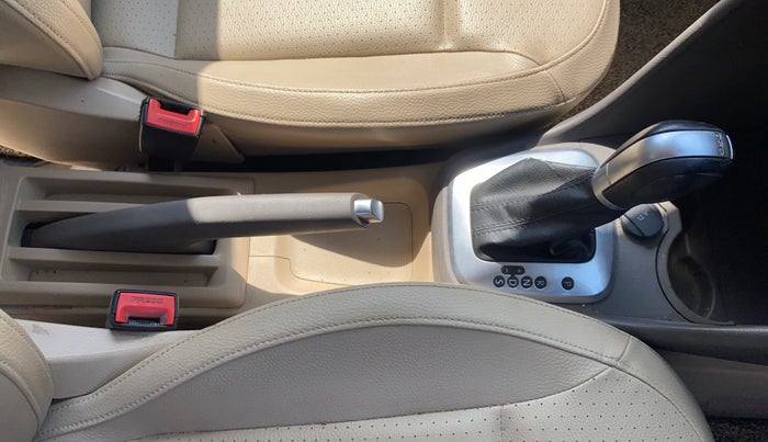 2017 Volkswagen Vento HIGHLINE PETROL AT, Petrol, Automatic, 86,755 km, Gear Lever