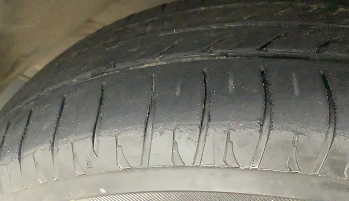 2016 Renault Pulse RXL PETROL, Petrol, Manual, 75,802 km, Right Front Tyre Tread