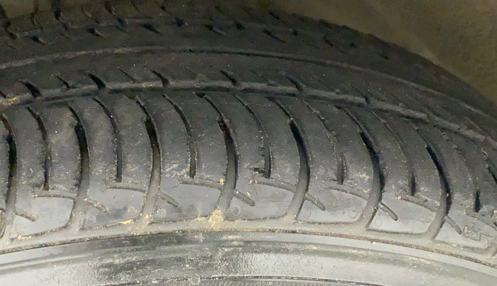 2016 Renault Pulse RXL PETROL, Petrol, Manual, 75,802 km, Left Front Tyre Tread