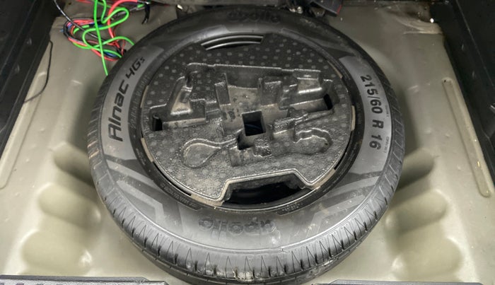 2019 Maruti Vitara Brezza ZDI AMT, Diesel, Automatic, 40,155 km, Dicky (Boot door) - Jack/Tool not available