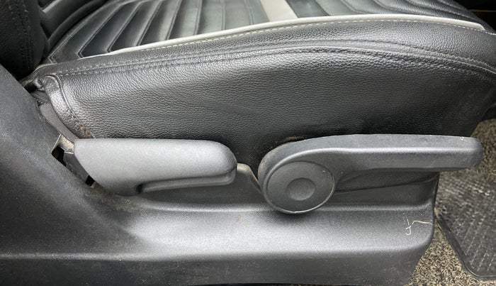 2019 Maruti Vitara Brezza ZDI AMT, Diesel, Automatic, 40,155 km, Driver Side Adjustment Panel