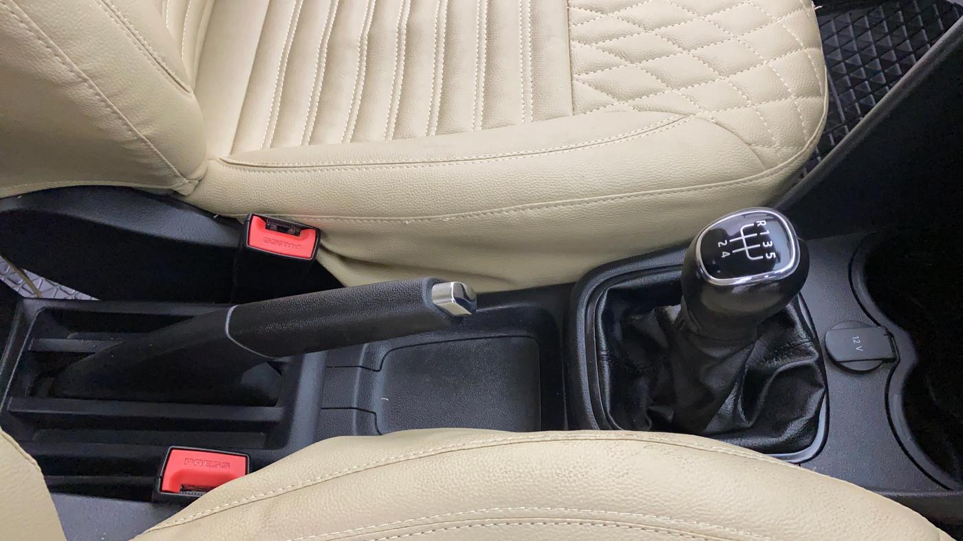 2019 Skoda Rapid AMBITION 1.6 MPFI MT, Petrol, Manual, 17,530 km, Gear Lever