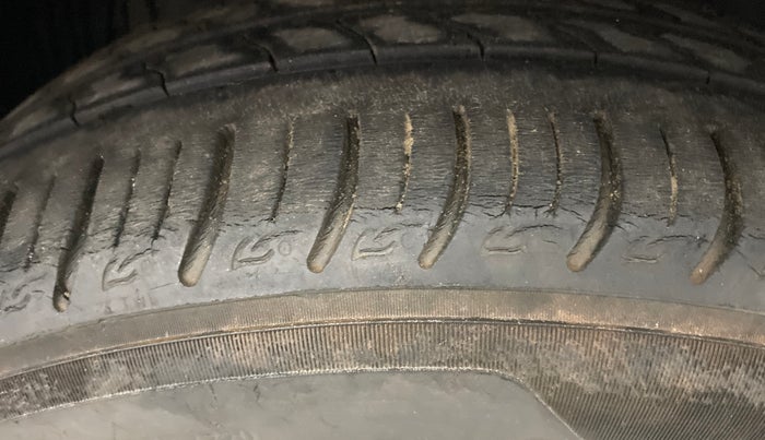 2020 Tata ALTROZ XT PETROL, Petrol, Manual, 44,220 km, Right Front Tyre Tread