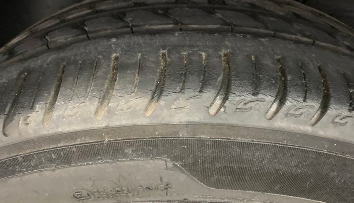 2020 Tata ALTROZ XT PETROL, Petrol, Manual, 44,220 km, Right Rear Tyre Tread