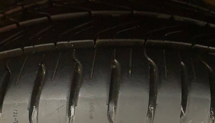 2017 Skoda Rapid STYLE 1.5 TDI AT, Diesel, Automatic, 64,583 km, Left Front Tyre Tread