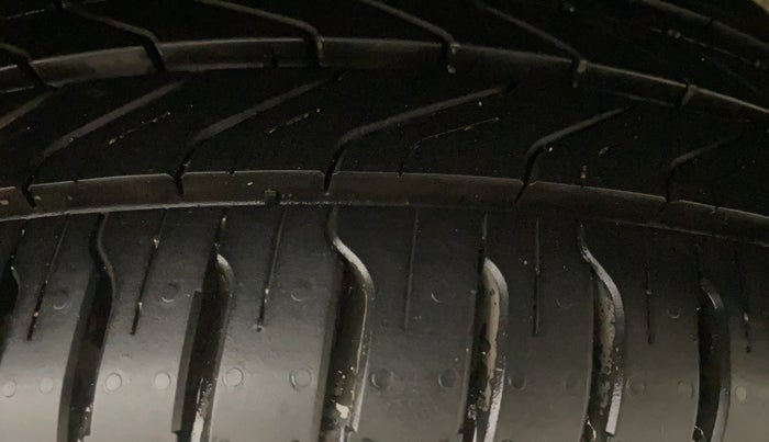 2017 Skoda Rapid STYLE 1.5 TDI AT, Diesel, Automatic, 64,583 km, Left Rear Tyre Tread