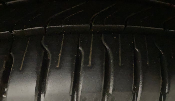 2017 Skoda Rapid STYLE 1.5 TDI AT, Diesel, Automatic, 64,583 km, Right Front Tyre Tread