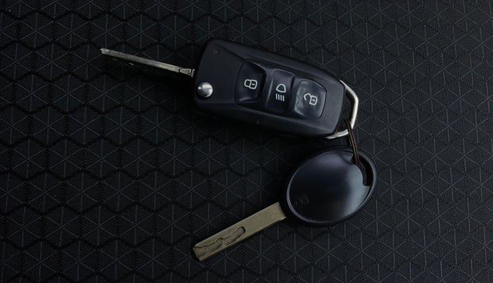 2022 Tata ALTROZ XE PLUS PETROL, Petrol, Manual, 73,862 km, Key Close Up