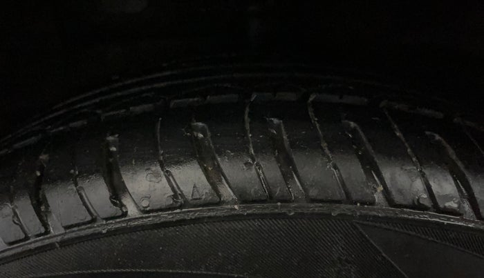 2017 Hyundai Grand i10 SPORTZ 1.2 KAPPA VTVT, CNG, Manual, 35,857 km, Left Front Tyre Tread
