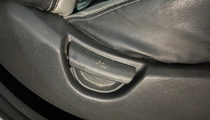 2017 Hyundai Grand i10 SPORTZ 1.2 KAPPA VTVT, CNG, Manual, 35,857 km, Driver Side Adjustment Panel