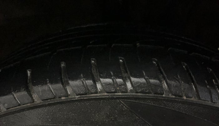 2017 Hyundai Grand i10 SPORTZ 1.2 KAPPA VTVT, CNG, Manual, 35,857 km, Left Rear Tyre Tread