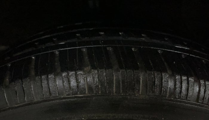 2017 Hyundai Grand i10 SPORTZ 1.2 KAPPA VTVT, CNG, Manual, 35,857 km, Right Front Tyre Tread