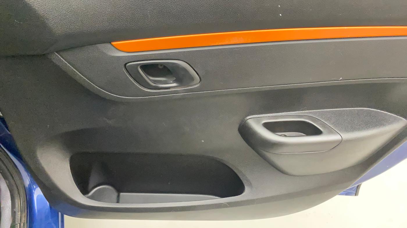 2018 Renault Kwid CLIMBER 1.0 AMT, Petrol, Automatic, 69,995 km, Driver Side Door Panels Control
