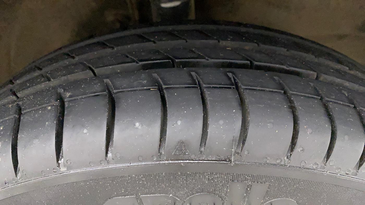 2017 Maruti Wagon R 1.0 VXI AMT, Petrol, Automatic, 51,539 km, Right Front Tyre Tread