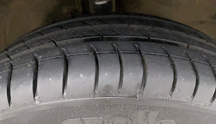 2017 Maruti Wagon R 1.0 VXI AMT, Petrol, Automatic, 51,539 km, Right Front Tyre Tread