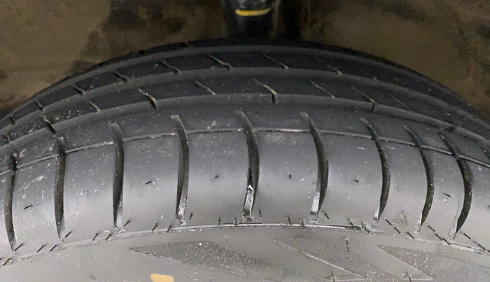 2017 Maruti Wagon R 1.0 VXI AMT, Petrol, Automatic, 51,539 km, Left Front Tyre Tread
