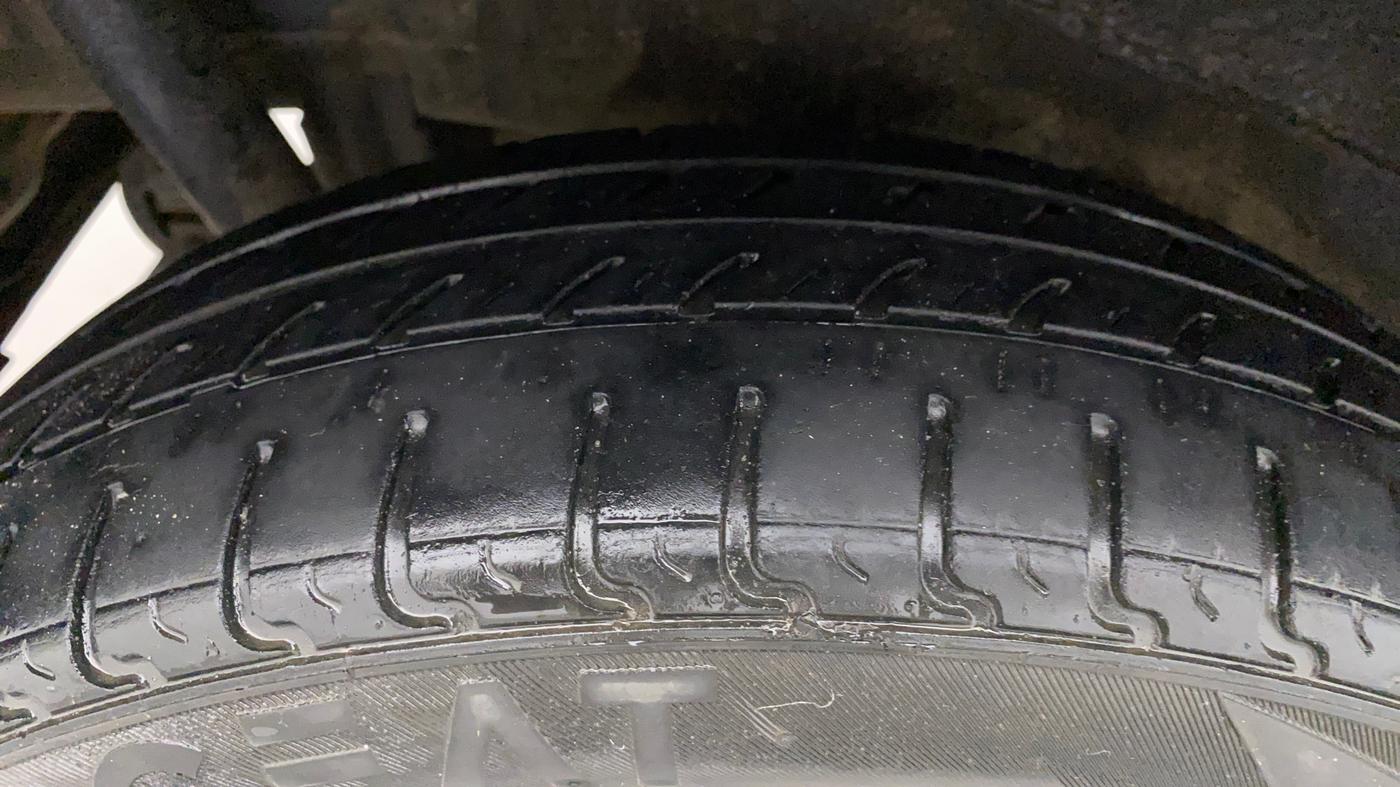 2017 Maruti Wagon R 1.0 VXI AMT, Petrol, Automatic, 51,539 km, Right Rear Tyre Tread