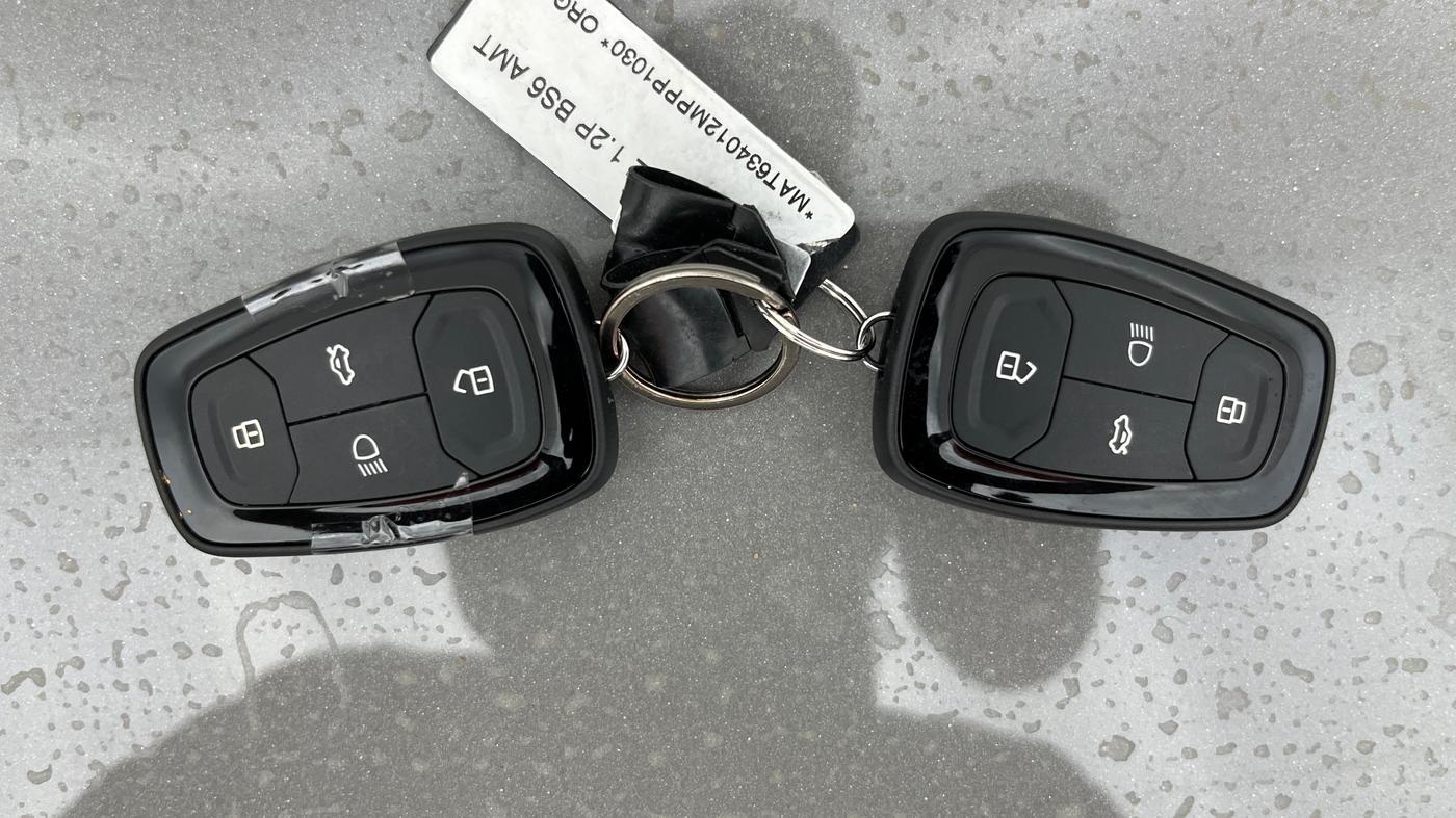 2021 Tata PUNCH CREATIVE AMT 1.2 RTN DUAL TONE, Petrol, Automatic, 15,752 km, Key Close Up