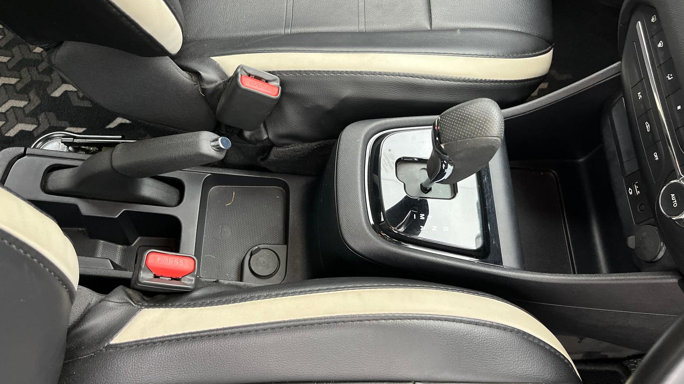 2021 Tata PUNCH CREATIVE AMT 1.2 RTN DUAL TONE, Petrol, Automatic, 15,752 km, Gear Lever
