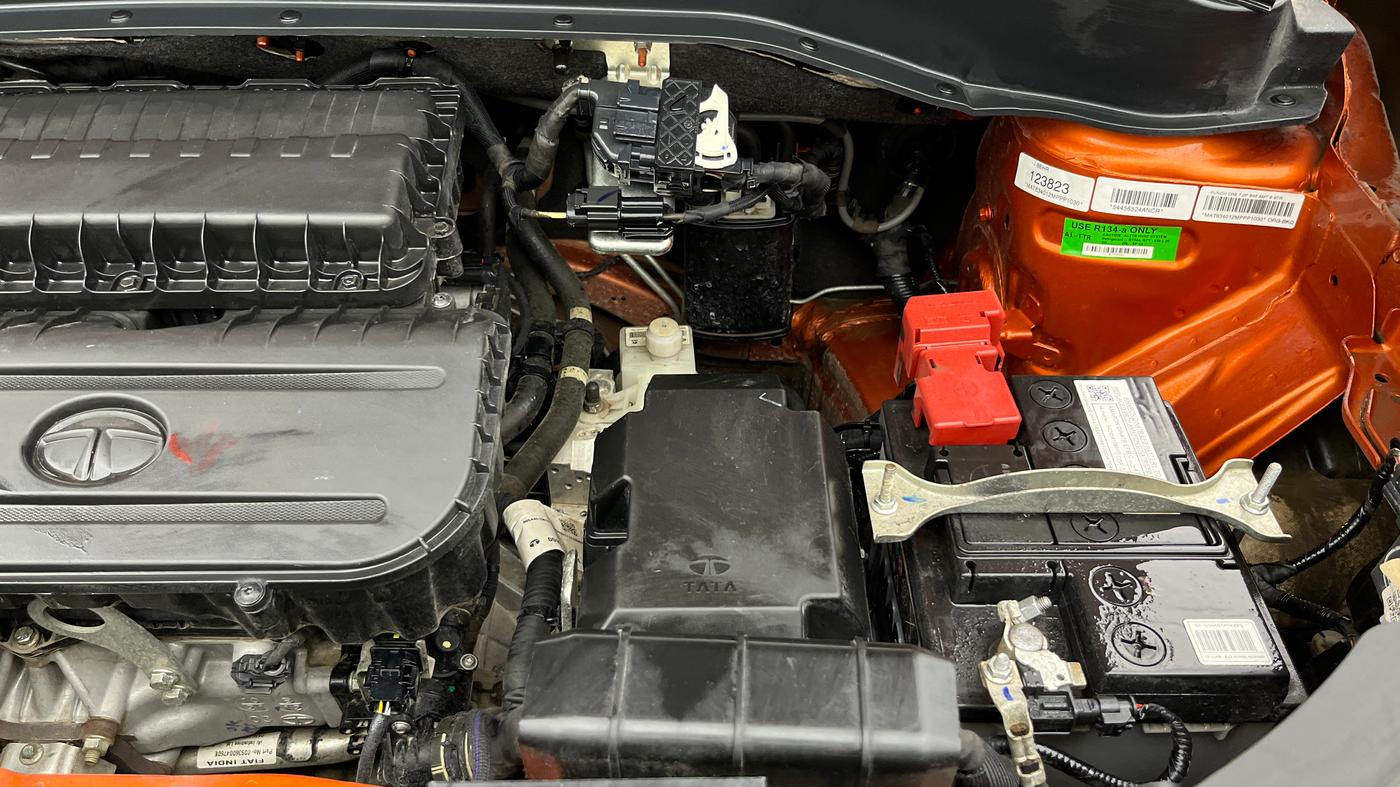 2021 Tata PUNCH CREATIVE AMT 1.2 RTN DUAL TONE, Petrol, Automatic, 15,752 km, Engine View - Left