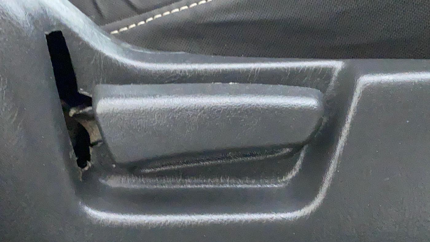 2017 Maruti Alto K10 VXI P, Petrol, Manual, 41,118 km, Driver Side Adjustment Panel
