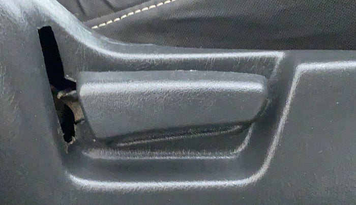 2017 Maruti Alto K10 VXI P, Petrol, Manual, 41,118 km, Driver Side Adjustment Panel