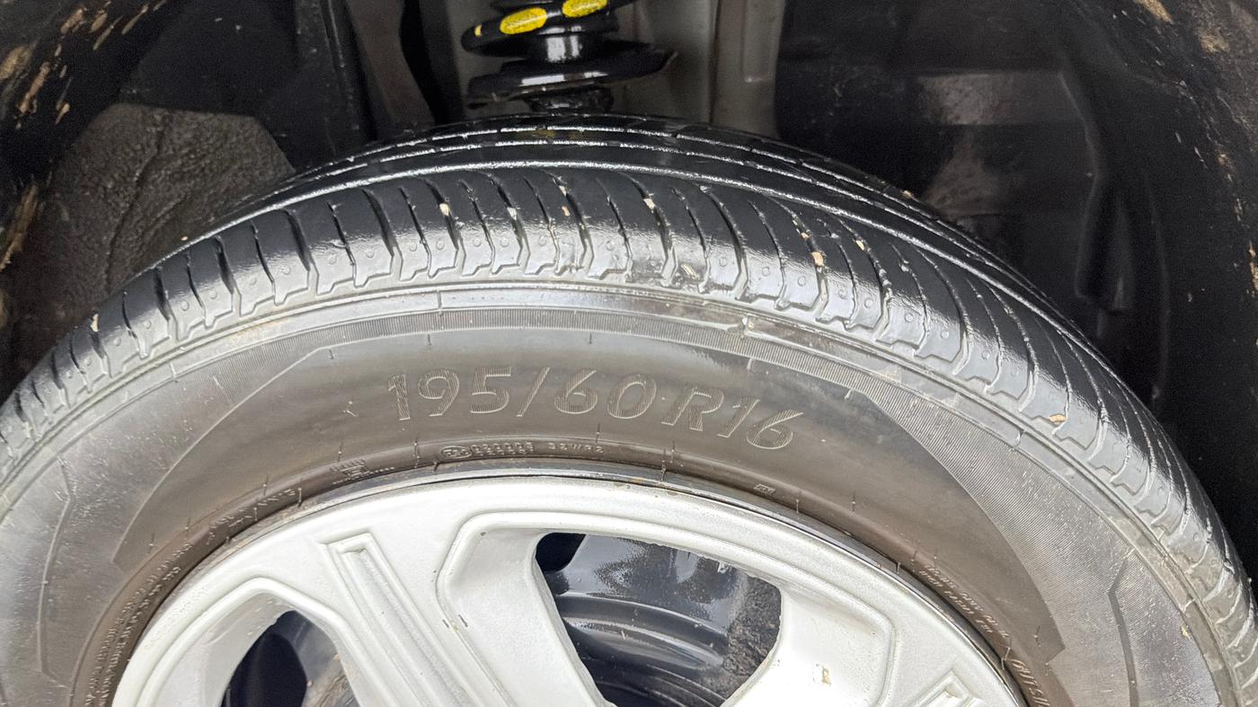 2022 Nissan MAGNITE XL, Petrol, Manual, 21,471 km, Right Front Tyre Tread