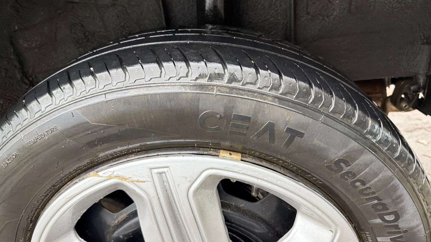 2022 Nissan MAGNITE XL, Petrol, Manual, 21,471 km, Left Rear Tyre Tread
