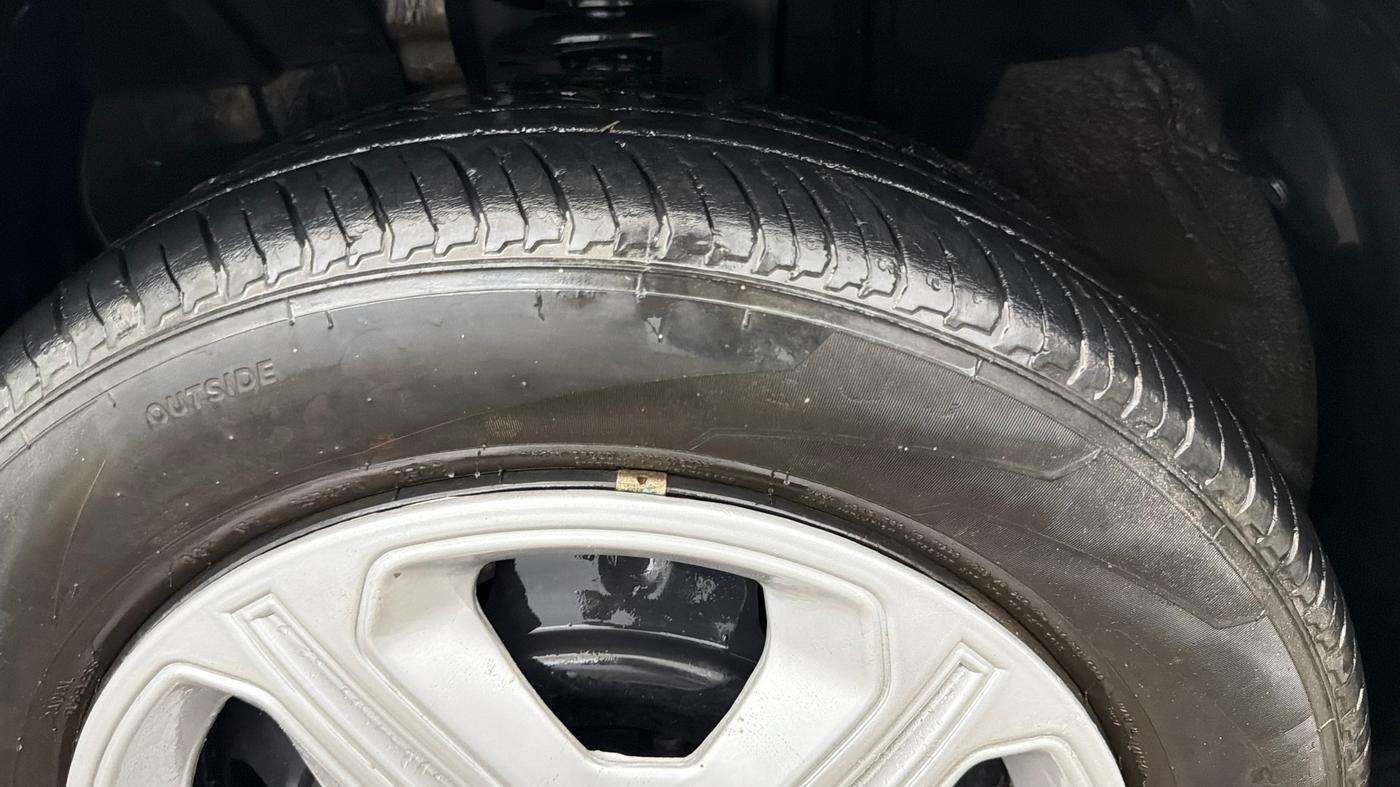 2022 Nissan MAGNITE XL, Petrol, Manual, 21,471 km, Left Front Tyre Tread