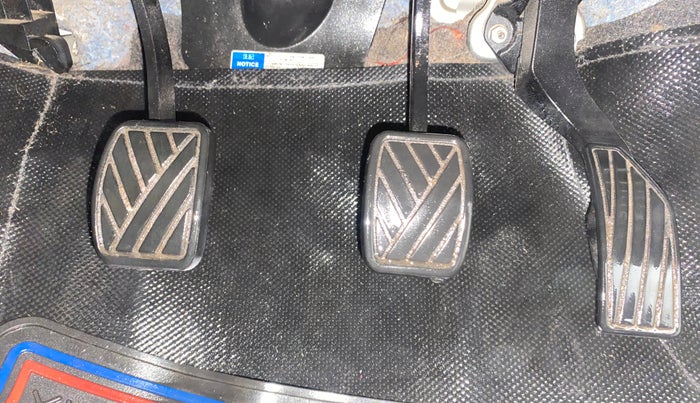 2017 Maruti Swift VDI ABS, Diesel, Manual, 84,402 km, Pedals