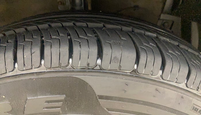 2017 Maruti Swift VDI ABS, Diesel, Manual, 84,402 km, Right Front Tyre Tread